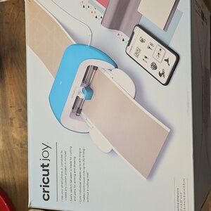CRICUT JOY COMPACT SMART CUTTUNG CRAFT MACHINE